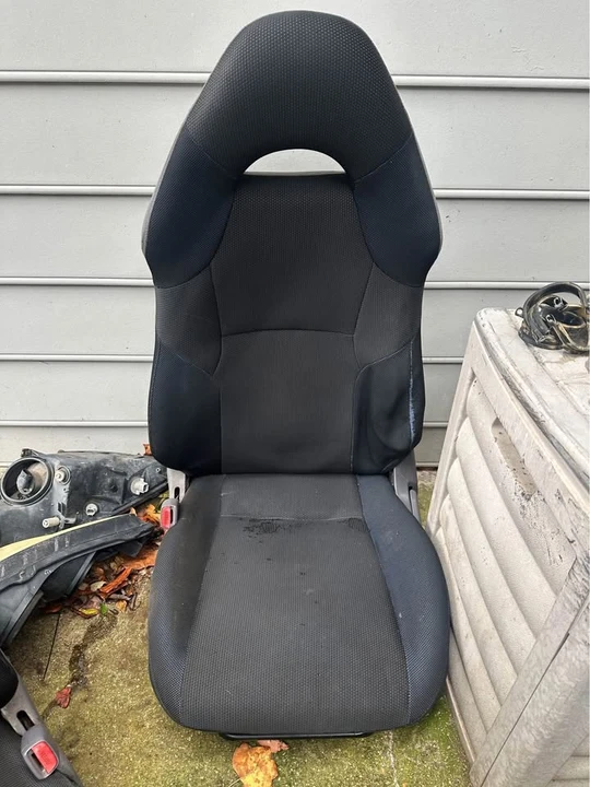 2000 Parts & Memorabilia Seats & Interior - Image 3 of 3