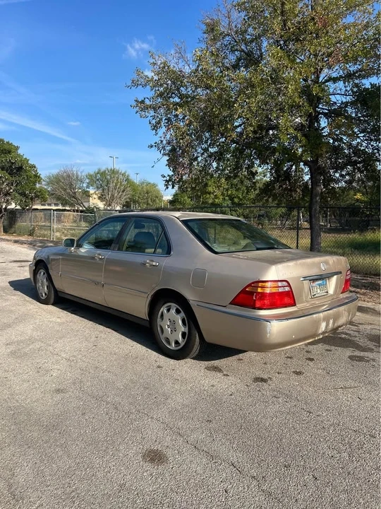 2000 Acura RL 1st Gen - Image 10 of 11