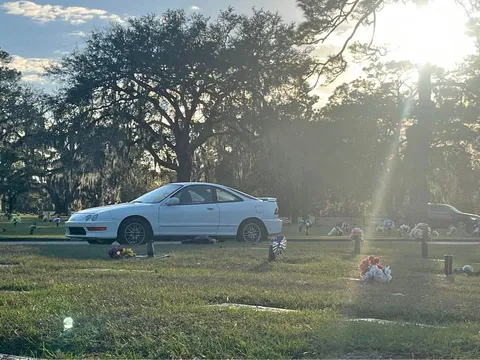 2000 Acura Integra LS Hatchback 2D