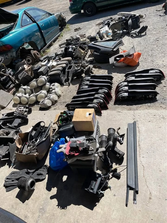 2000 Parts & Memorabilia Mechanical Components - Image 10 of 10