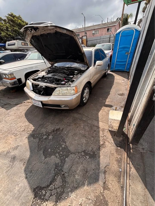 2000 Acura RL 1st Gen - Image 2 of 10
