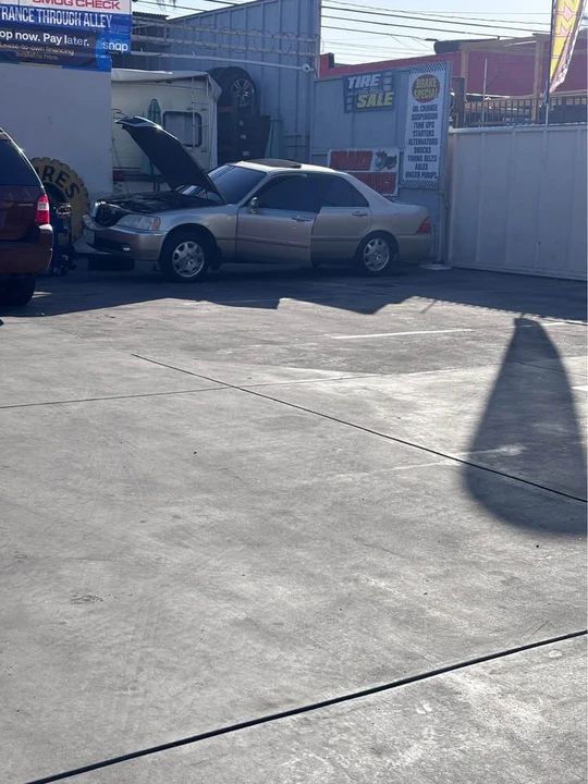 2000 Acura RL 1st Gen - Image 10 of 10
