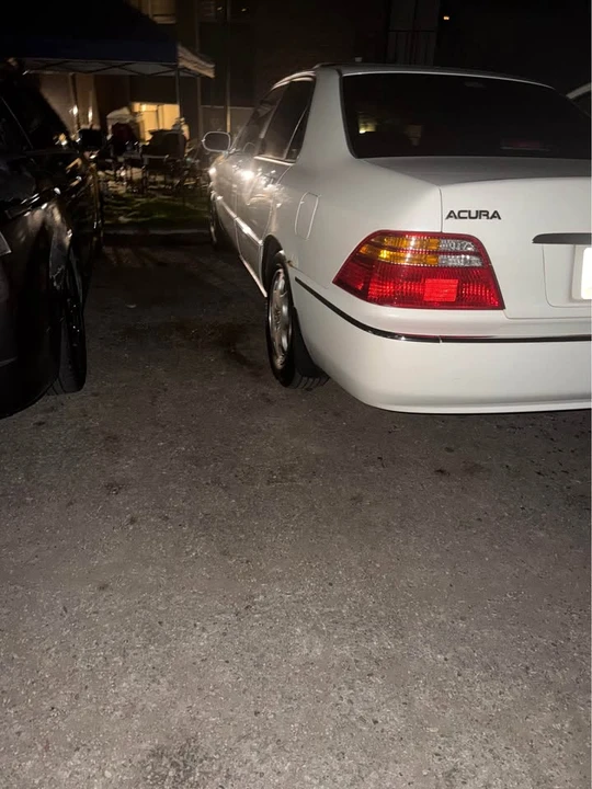 2000 Acura RL 1st Gen - Image 2 of 17