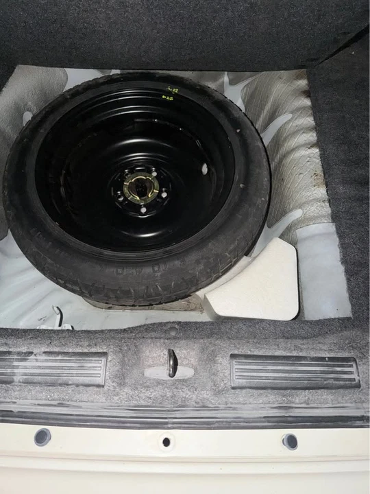 2000 Acura RL 1st Gen - Image 17 of 17