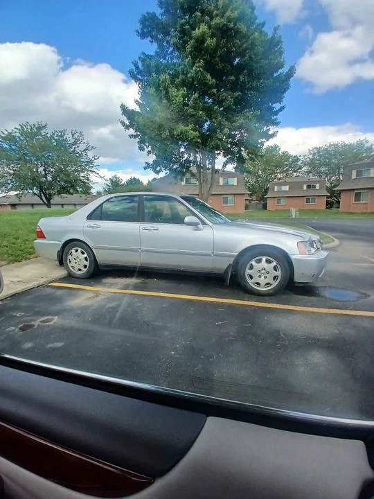 2000 Acura RL 1st Gen - Image 2 of 5