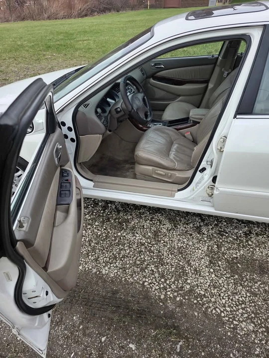 2000 Acura TL 2nd Gen - Image 2 of 6