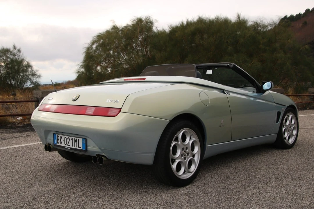 2000 Alfa Romeo 916 GTV & Spider - Image 18 of 30