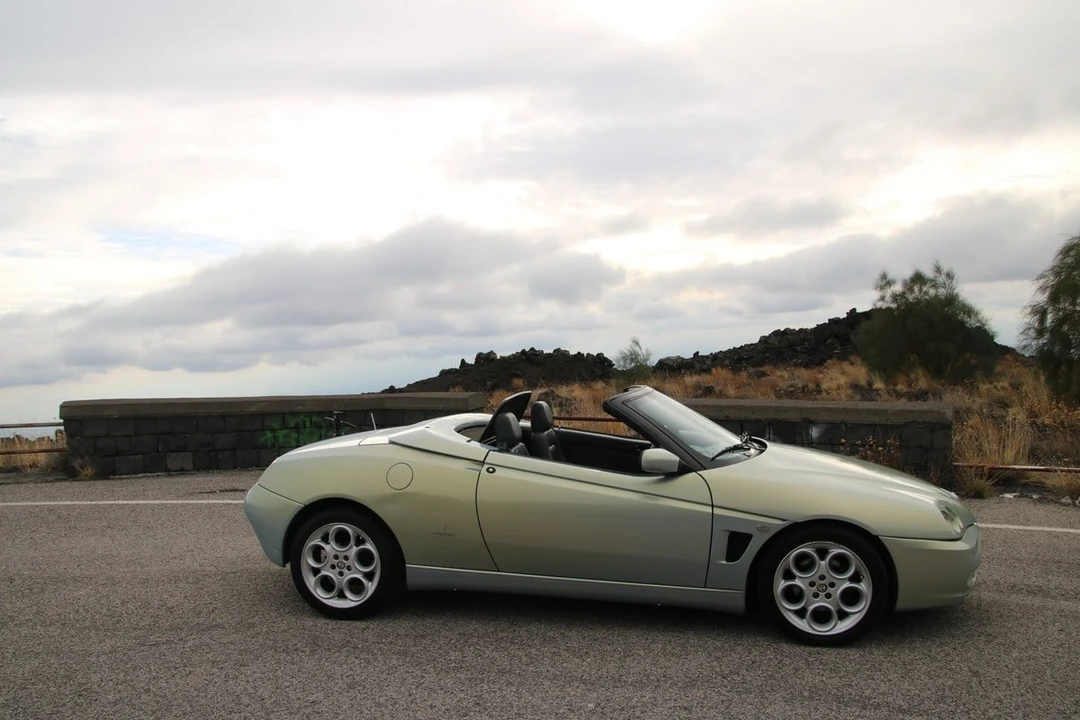 2000 Alfa Romeo 916 GTV & Spider - Image 15 of 30