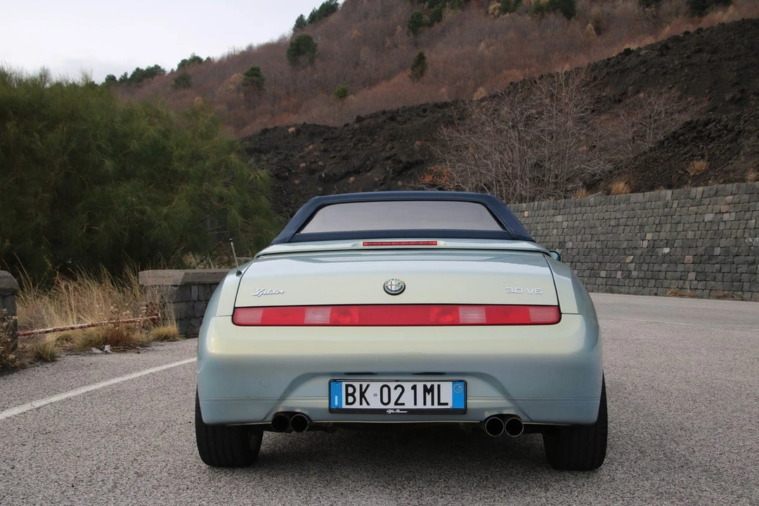 2000 Alfa Romeo 916 GTV & Spider - Image 28 of 30