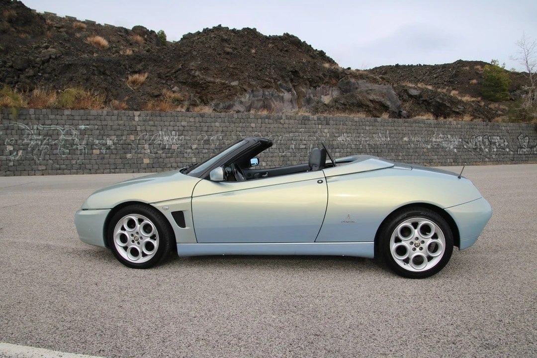 2000 Alfa Romeo 916 GTV & Spider - Image 16 of 30