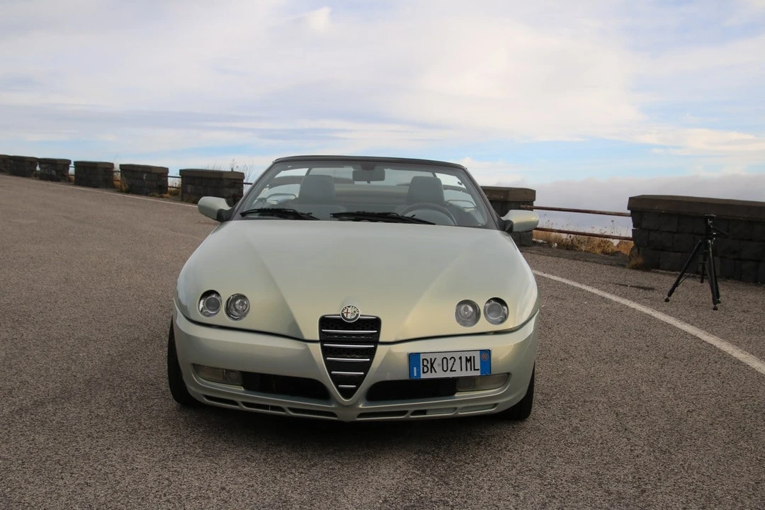 2000 Alfa Romeo 916 GTV & Spider - Image 2 of 30
