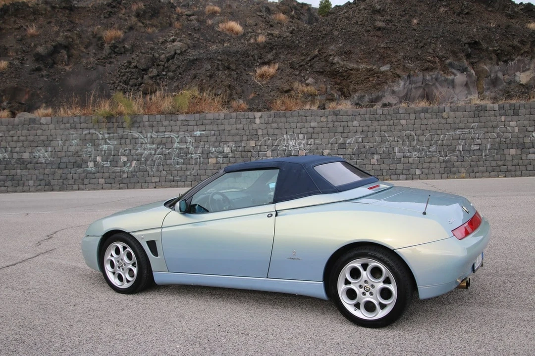 2000 Alfa Romeo 916 GTV & Spider - Image 29 of 30