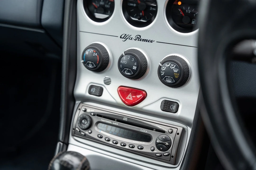 2000 Alfa Romeo 916 GTV & Spider - Image 14 of 30