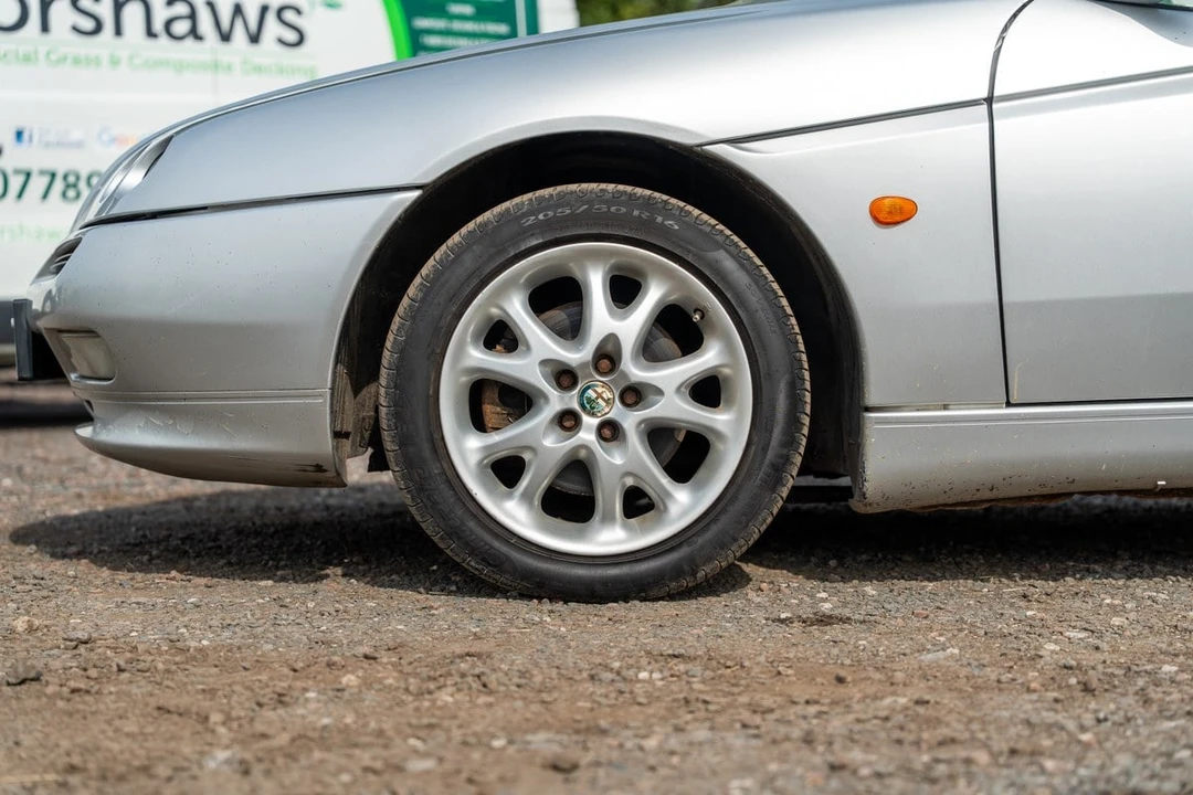 2000 Alfa Romeo 916 GTV & Spider - Image 16 of 30