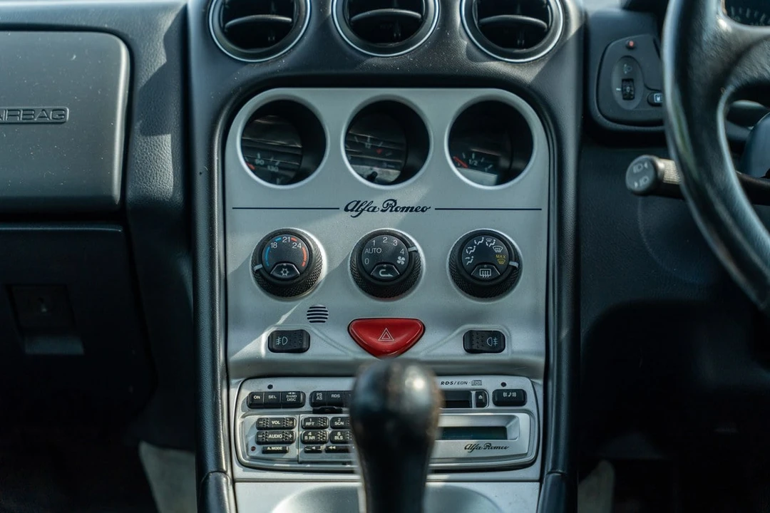2000 Alfa Romeo 916 GTV & Spider - Image 25 of 30