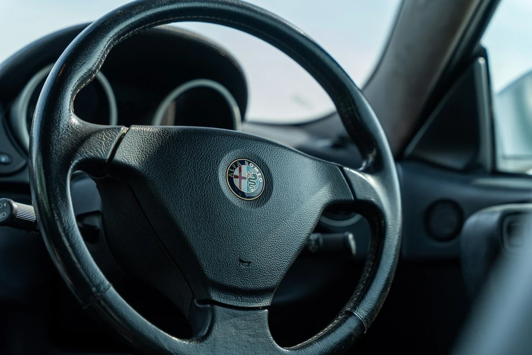 2000 Alfa Romeo 916 GTV & Spider - Image 26 of 30