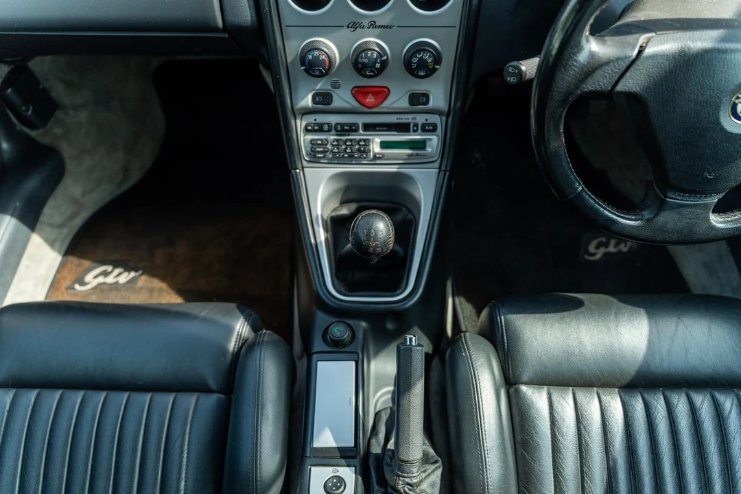 2000 Alfa Romeo 916 GTV & Spider - Image 29 of 30