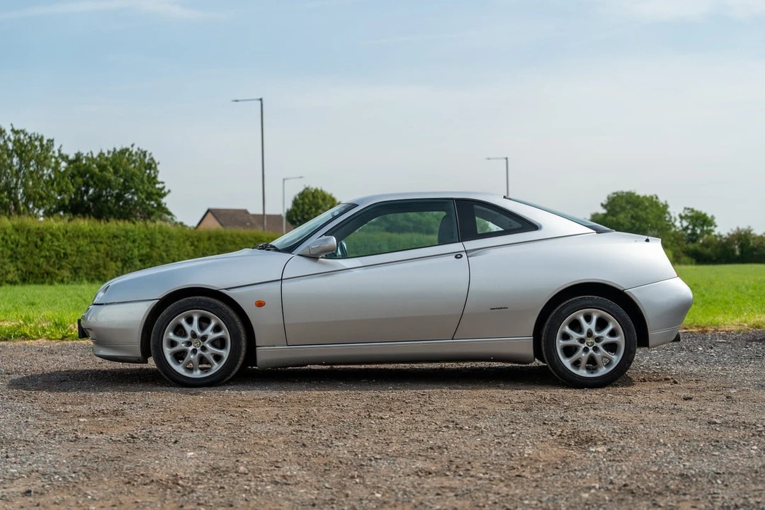 2000 Alfa Romeo 916 GTV & Spider - Image 11 of 30
