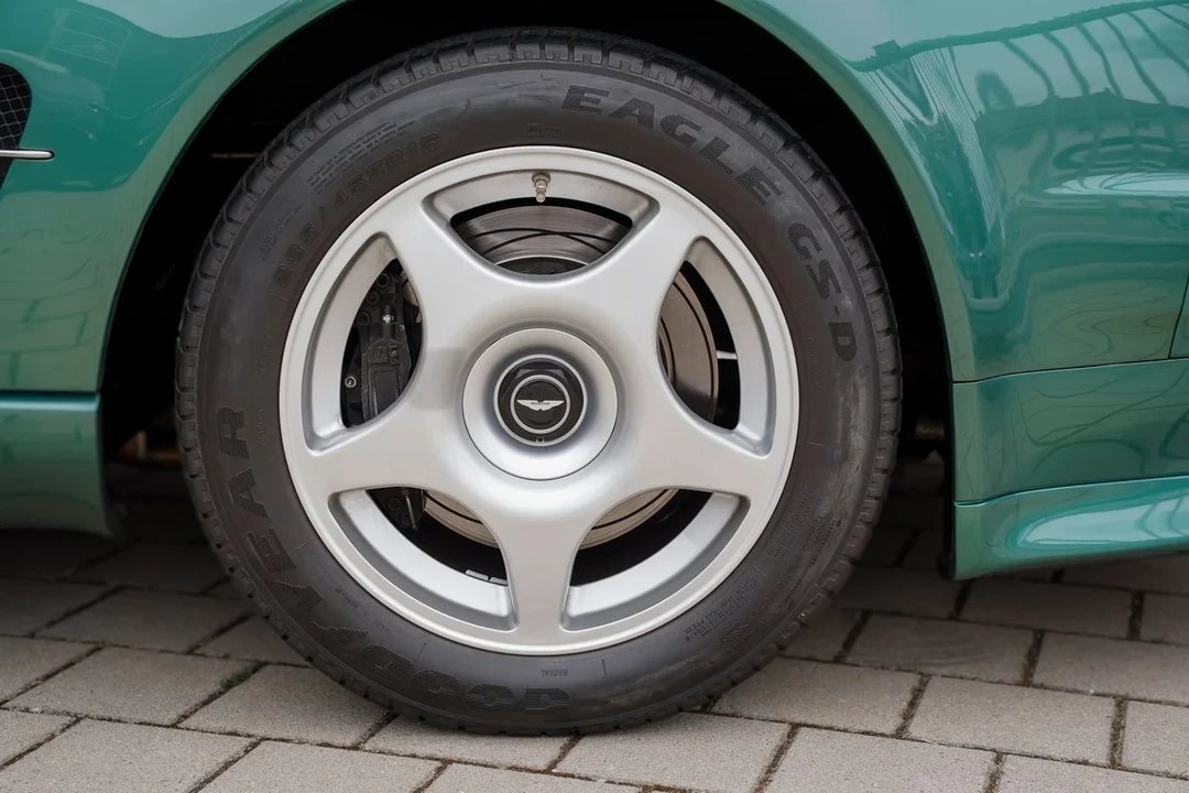 2000 Aston Martin Vantage - Image 29 of 31