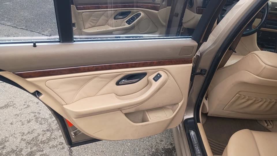 2000 BMW E39 540i - Image 9 of 12