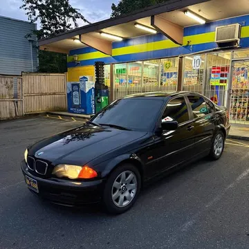 2000 BMW 323i Sedan