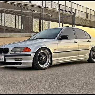 2000 BMW 323i Sedan