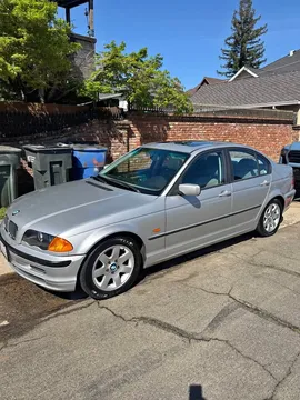 2000 BMW 323i Sedan