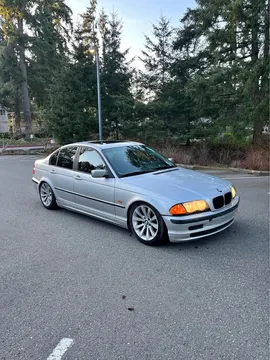 2000 BMW 323i Sedan