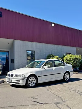 2000 BMW 323i Sedan