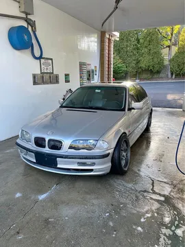 2000 BMW 323i Sedan