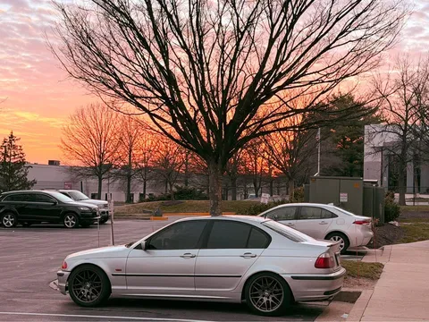2000 BMW 323i Sedan