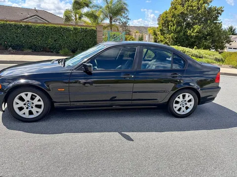 2000 BMW 323i Sedan