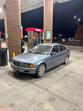 2000 BMW 323i Sedan