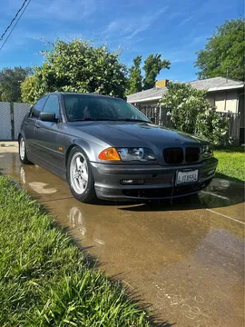 2000 BMW 323i Sedan