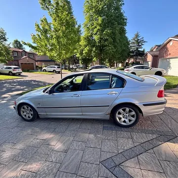 2000 BMW 323i