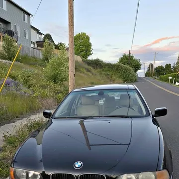 2000 BMW 525i Sedan