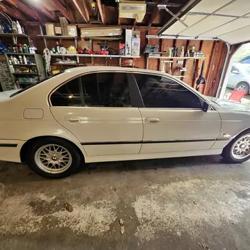 2000 BMW 5 Series 528i Sedan 4D