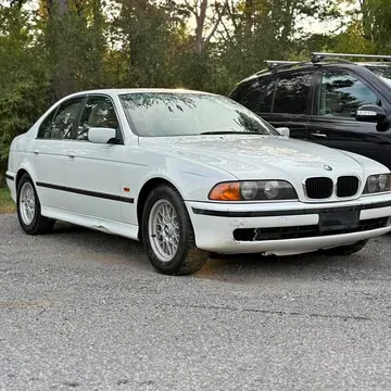2000 BMW 5 Series 528i Sedan