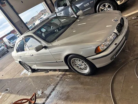 2000 BMW 5 Series 528i Sedan 4D