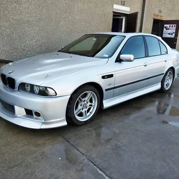 2000 BMW 5 Series 540i Sedan