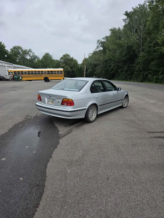 2000 BMW E39 540i - Image 2 of 6