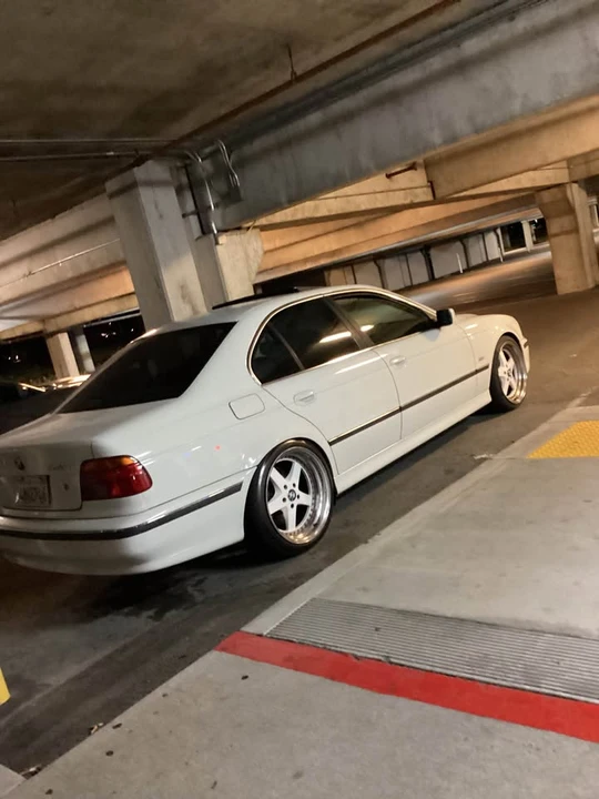 2000 BMW E39 540i - Image 3 of 3