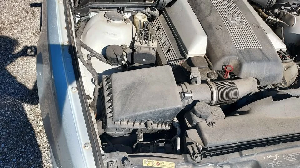 2000 BMW E39 540i - Image 4 of 5