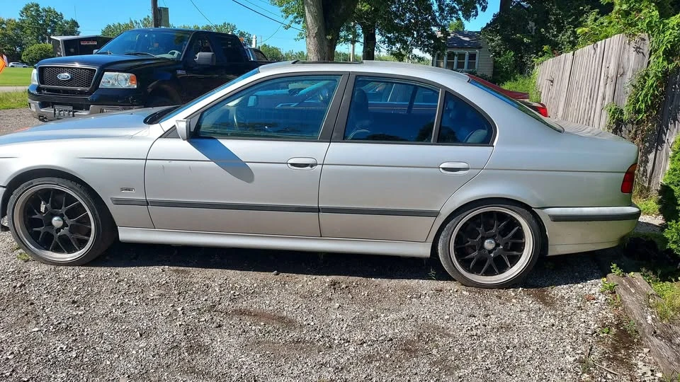 2000 BMW E39 540i - Image 2 of 5