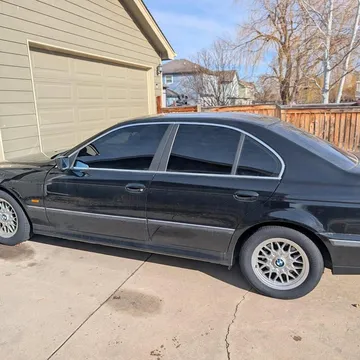 2000 BMW 5 Series 528i Sedan