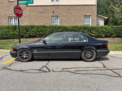 2000 BMW 5 Series 528i Sedan