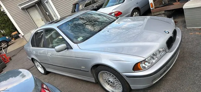 2000 BMW 528i Sedan