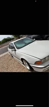 2000 BMW 528i Sedan