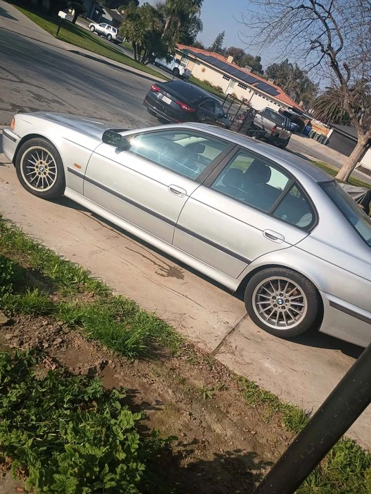 2000 BMW E39 540i - Image 2 of 10