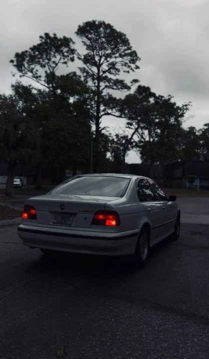 2000 BMW E39 540i - Image 2 of 10